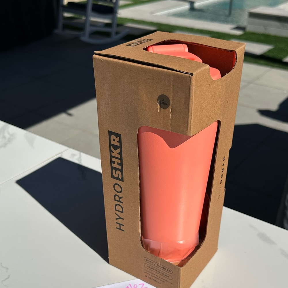 NWT  Coral stainless steel Shaker